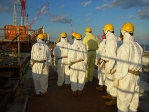 Miembros de la Comisión Reguladora Nuclear de EE.UU. visitando la central de Fukushima en 2012. Imagen: Nuclear Regulatory Commission from US (CC BY 2.0, http://creativecommons.org/licenses/by/2.0).