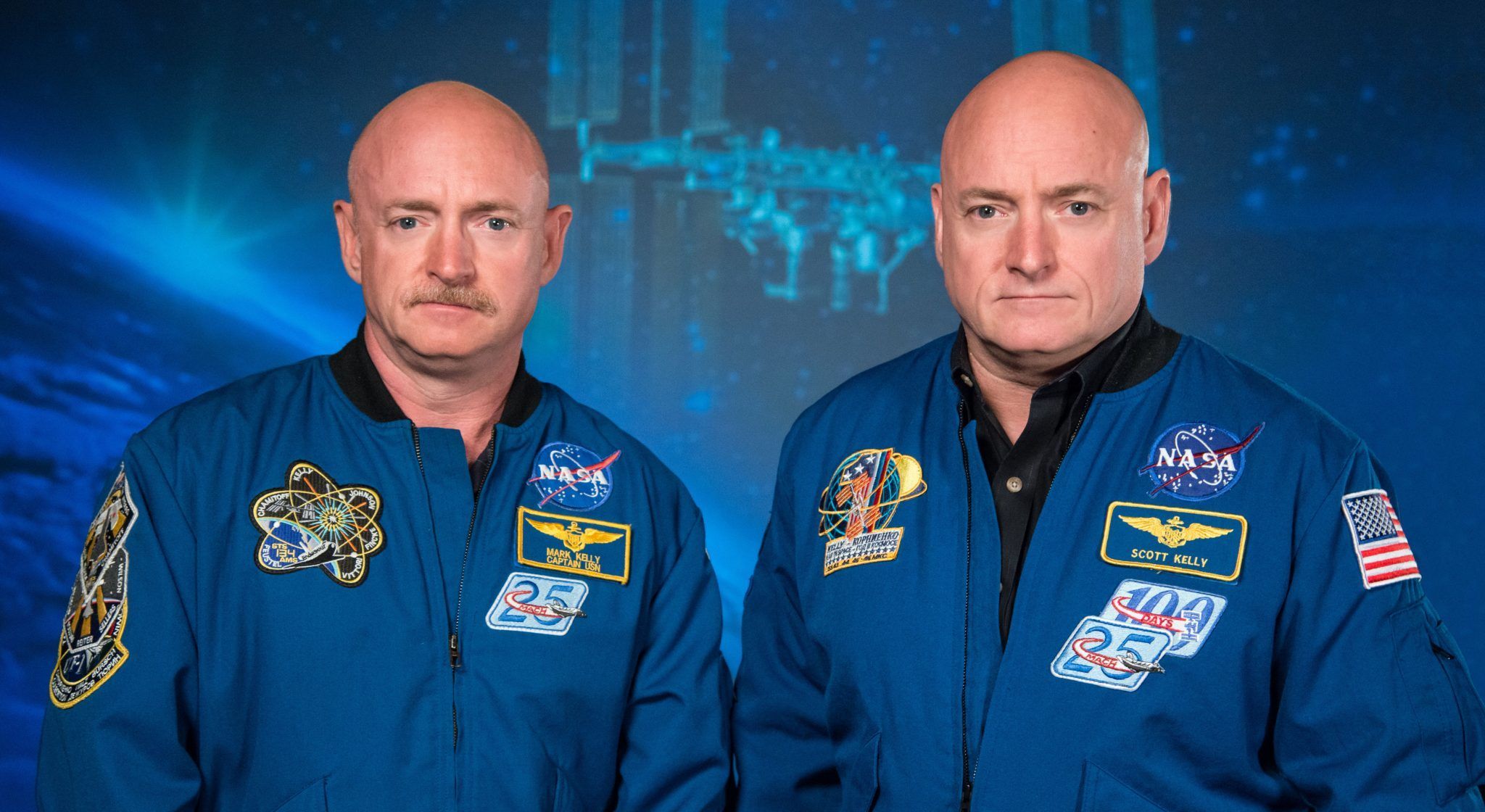 Mark_and_Scott_Kelly_at_the_Johnson_Space_Center,_Houston_Texas - Genotipia