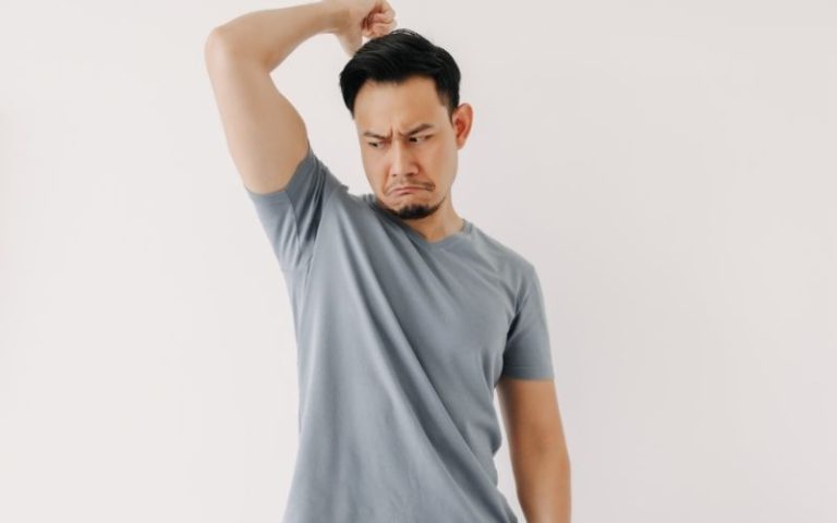 La genética influye en el olor corporal y de axilas. Imagen: Canva.