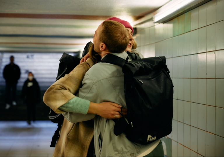 Las personas con Síndrome de Williams presentan una personalidad hipersociable. Imagen: Adobe Express.