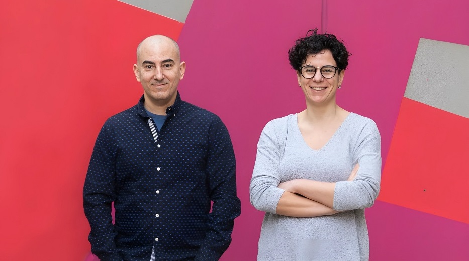 Núria López-Bigas y Abel González-Perez, investigadores del IRB Barcelona que han dirigido el trabajo que ha identificado cinco factores de respuesta a inmunoterapia en cáncer. Imagen: IRB Barcelona.