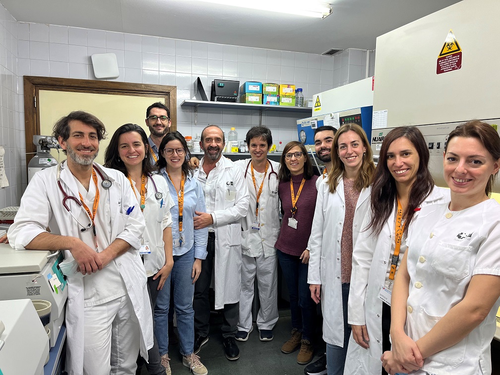 Investigadores del CIBER del área de Enfermedades Infecciosas del CIBER (CIBERINFEC)  en el Hospital Universitario Ramón y Cajal/ IRYCIS que han participado en el estudio de trasplante de microbiota fetal en personas con VIH. Imagen: CIBER.