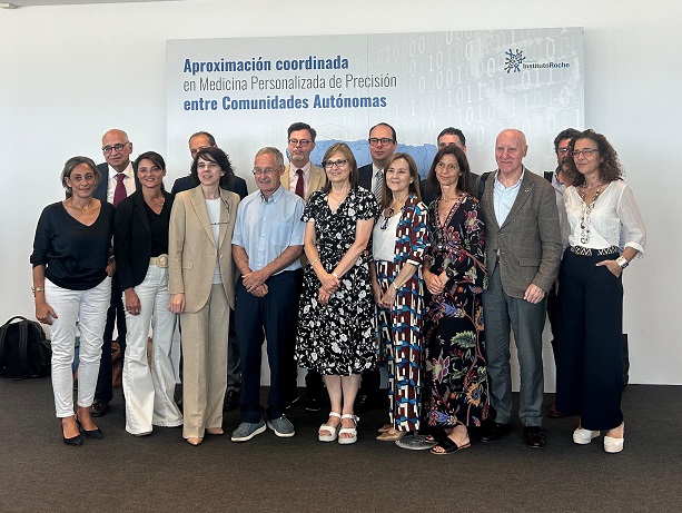 Expertos y representantes sanitarios responsables de elaborar el informe de coordinación de medicina de precisión entre comunidades autónomas