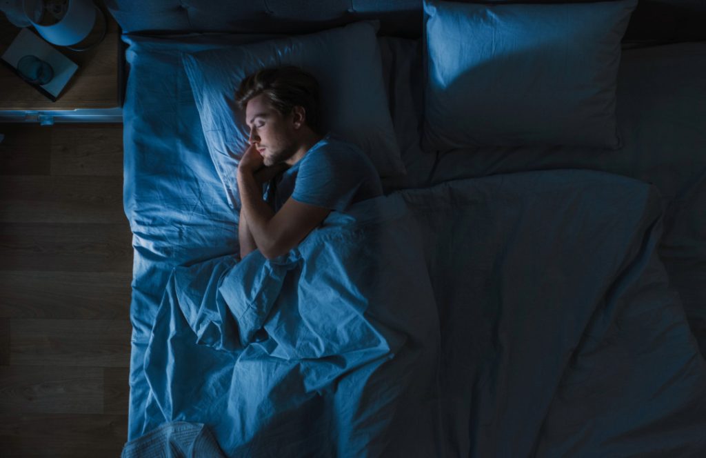Identifican una variante en un gen que contribuye a necesitar menos horas de sueño