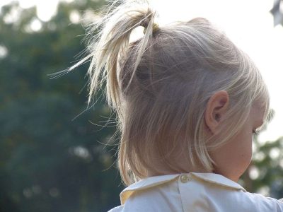 Entre las cuestiones a tener en cuenta el NHRMC plantea la posibilidad de que haya consecuencias psicológicas adversas para los hijos al comunicarles que su sexo fue seleccionado, o provocadas por el sentimiento de tener que cumplir las expectativas generadas tras la elección.nerissa's ring (Flickr: girl, lost) [CC-BY-2.0 (http://creativecommons.org/licenses/by/2.0).