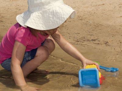 La exposición al sol es uno de los principales factores de riesgo para desarrollar cáncer de piel. Un estudio apunta a que la luz solar podría activar un oncogen y promover el desarrollo de un tipo específico de cáncer de piel. Imagen: Amanda Mills (Center for Disease Control and Prevention, EEUU)
