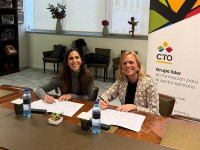 Loreto Crespo, CEO de Genotipia y Pilar Sánchez, directora de Relaciones Institucionales de CTO, en el momento de la firma de la colaboración.