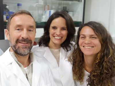 Los investigadores Javier Bermúdez Silva, Isabel González Mariscal y Yanina Romero, que han participado en el estudio. Imagen: CIBERDEM.