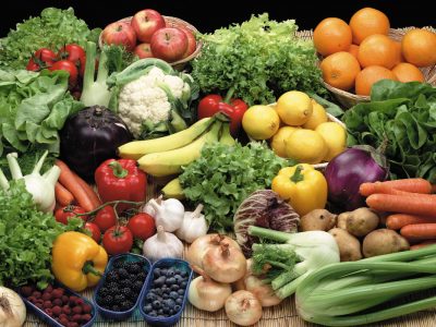 Alimentos de la dieta como frutas, verduras, legumbres y frutos secos benefician al microbioma intestinal y sus efectos en el organismo y a su vez el microbioma condiciona los efectos de la dieta.