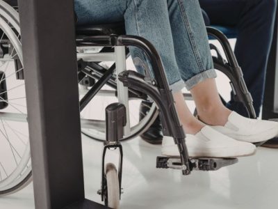 Enfermedad de ataxia de friedreich que provoca perdida de equilibrio y perdida de fuerza muscular