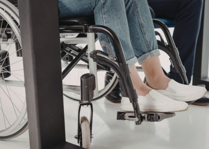 Enfermedad de ataxia de friedreich que provoca perdida de equilibrio y perdida de fuerza muscular