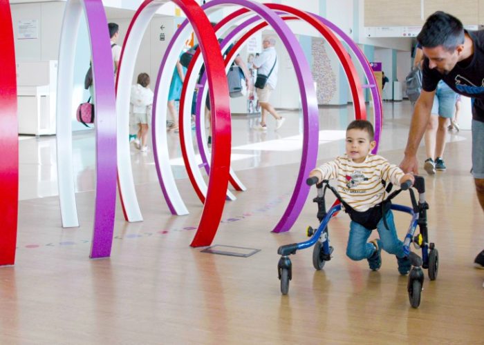 Foto Dani paciente que ha recibido terapia génica experimenta para la paraparesia espástica hereditaria revisión médica 2 Dani es un paciente de dos años que ha recibido terapia génica experimental para la paraparesia espástica hereditaria. Imagen: Hospital Sant Joan de Deu.
