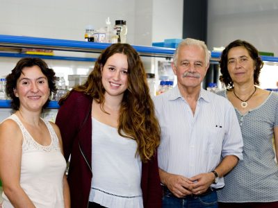 De izquierda a derecha, Roser Urreizti, Laura Castilla-Vallmanya, Daniel Grinberg y Susana Balcells, investigadores de la Universidad de Barcelona, el CIBERER y el Institut de Recerca Sant Joan de Déu.