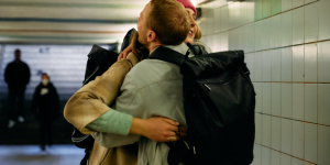 Las personas con Síndrome de Williams presentan una personalidad hipersociable. Imagen: Adobe Express.