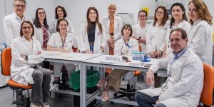 Investigadores que han participado en el estudio que identifica un biomarcador para el cáncer de endometrio