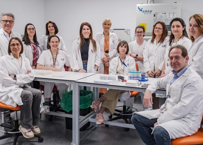 Investigadores que han participado en el estudio que identifica un biomarcador para el cáncer de endometrio
