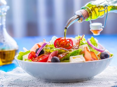 Una dieta saludable como la mediterránea, puede reducir el riesgo de demencia en personas con predisposición genética al Alzhéimer.