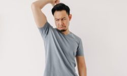 La genética influye en el olor corporal y de axilas. Imagen: Canva.