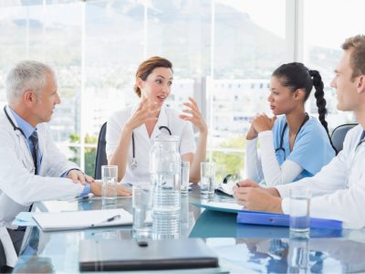 La supervisión en asesoramiento genético es un proceso que mejora la atención clínica y la gestión emocional de los profesionales