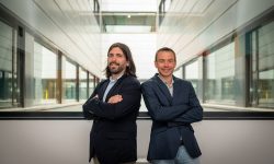 Los Doctores Rodriguez-Fraticelli y Velten, directores de los equipos de investigadores que han realizado el estudio. Imagen: Albert Armengol (IRB Barcelona)