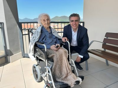 Fotografía del Dr. Manel Esteller, que ha liderado la investigación junto a la Sra. Branyas, la persona más longeva registrada hasta la fecha que murió el 19 de agosto de 2024 con 117 años. Imagen: Instituto de Investigación contra la Leucemia Josep Carreras.