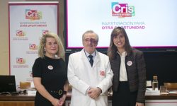 Cristina Domínguez, Mariano Barbacid y Lola Manterola, durante la rueda de prensa para presentar los prometedores resultados de una combinación de fármacos frente al cáncer de páncreas.
