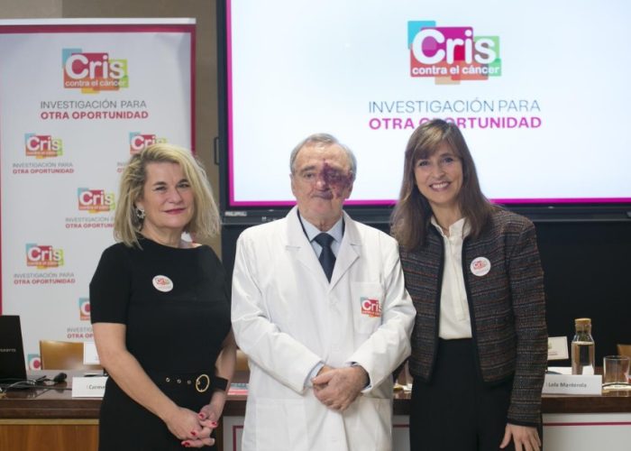 Cristina Domínguez, Mariano Barbacid y Lola Manterola, durante la rueda de prensa para presentar los prometedores resultados de una combinación de fármacos frente al cáncer de páncreas.