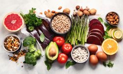 muchas personas no alcanzan este nivel a través de la dieta habitual, especialmente aquellos grupos con mayores requerimientos, como las mujeres embarazadas o en periodo de lactancia