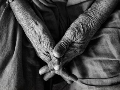 Los humanos extienden su tiempo vital décadas después del fin de su edad reproductiva. Imagen: Vinoth Chandar (CC BY 2.0 https://creativecommons.org/licenses/by/2.0/).