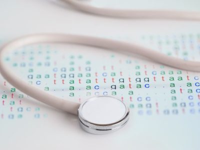 Según demuestra un reciente estudio cuando el análisis de exomas no es informativo, la secuenciación de genomas puede mejorar el rendimiento diagnóstico. Getty Images Vía Canva.