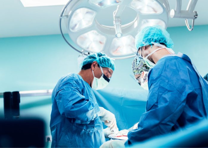 Los investigadores han desarrollado una herramienta basada en IA que estima el riesgo a desarrollar sepsis tras una cirugía a partir de información genética del paciente.