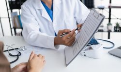 Los créditos CFC son créditos de formación continuada para profesionales sanitarios. Imagen: canva.