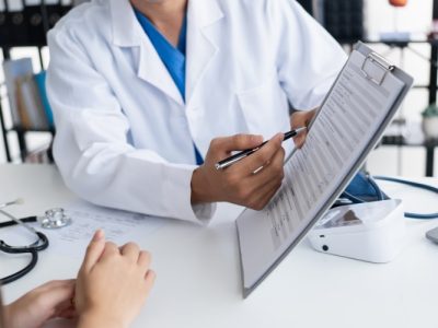 Los créditos CFC son créditos de formación continuada para profesionales sanitarios. Imagen: canva.