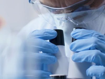 medicos genetica microscopio medicina de precisión